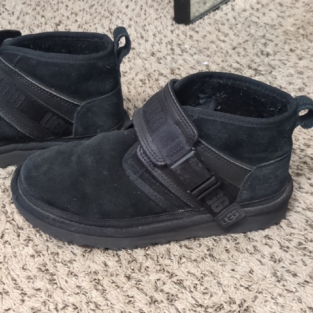 UGG Men's 7 Women 8.5 Black Ankle Boots with Strap